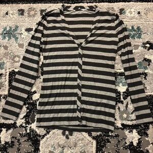 XS Y2K Grunge Fitted Long Sleeve Ribbed Black & Grey Button-up with V-neck